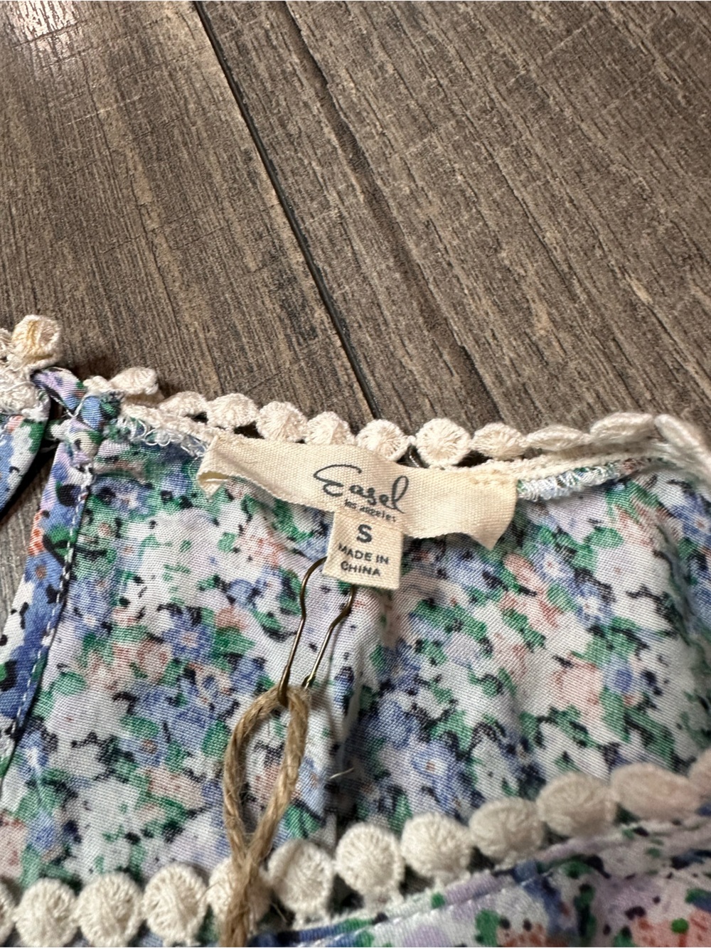 Easel Floral Ruffle Blouse - Picture 4 of 7